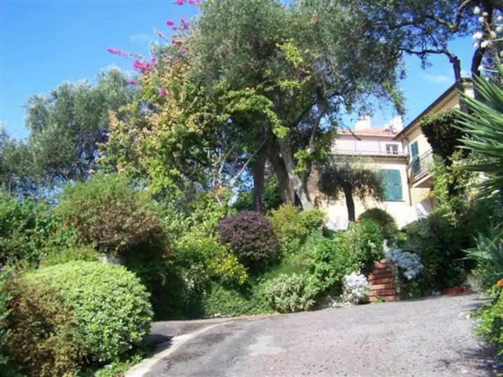 Villa L'uliveto Di Santa Con Piscina