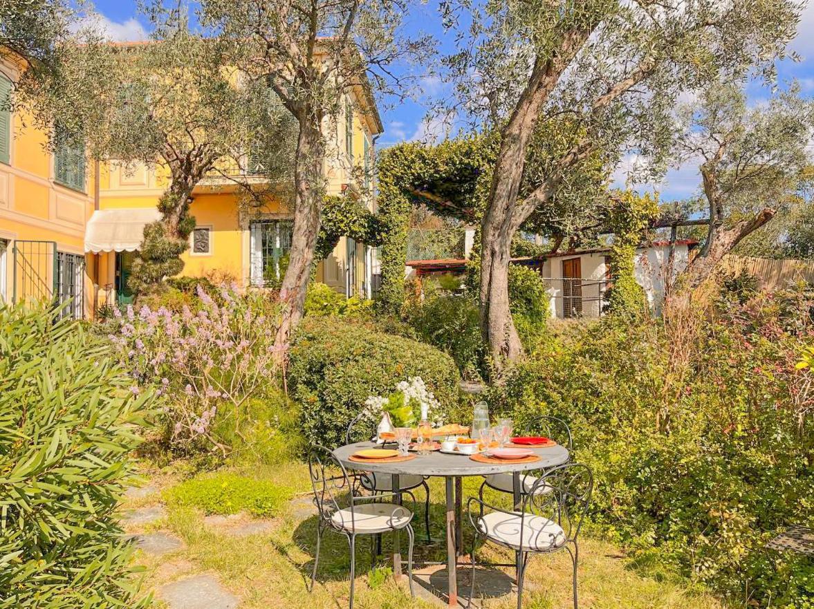 Villa L'uliveto Di Santa Con Piscina